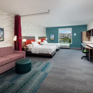 Изголовье кровати и мебель в отеле Home 2 by Hilton ликвидация коммерческой гостиничной мебели