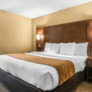 Comfort inn choice hotel bedroom set