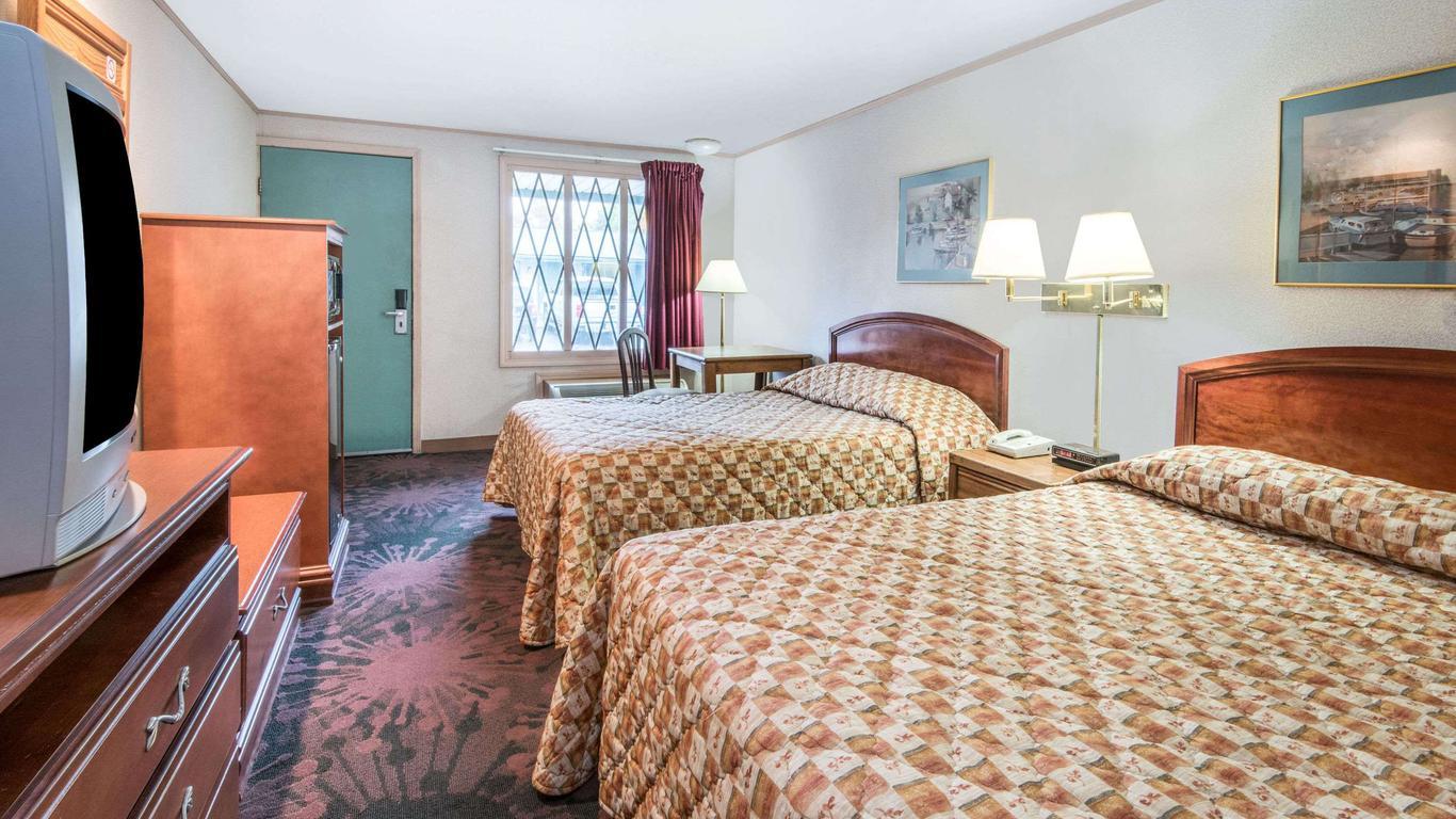 Selecting and Implementing Economic Hotel Bedroom Furniture