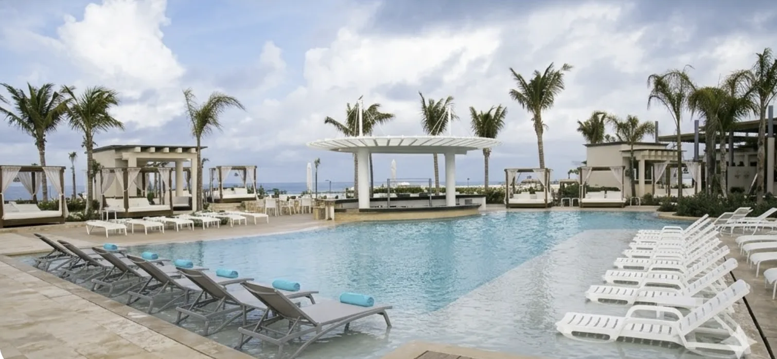 Where to Buy Commercial Stacking Deck Chairs for Hotels: A Strategic Sourcing Guide